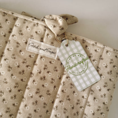 Dainty Floral Book Sleeve