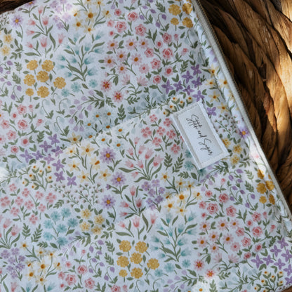 Dainty Spring Zipper Pouch