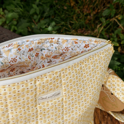 Honey Daisy Travel Bag