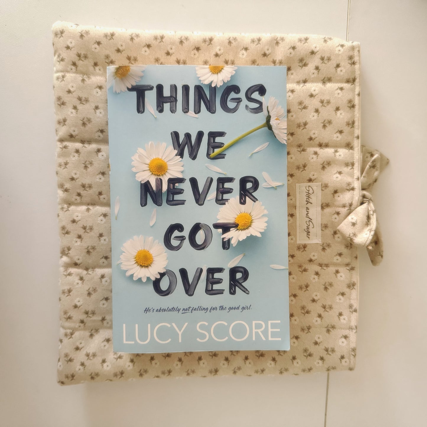 Dainty Floral Book Sleeve