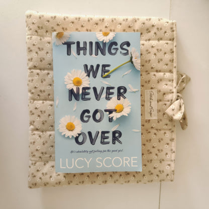 Dainty Floral Book Sleeve