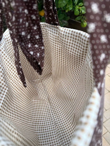 Surprise tote bag