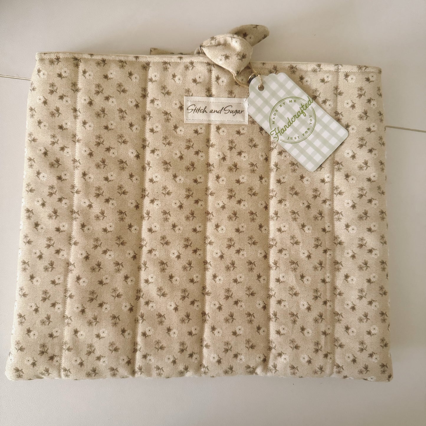 Dainty Floral Book Sleeve