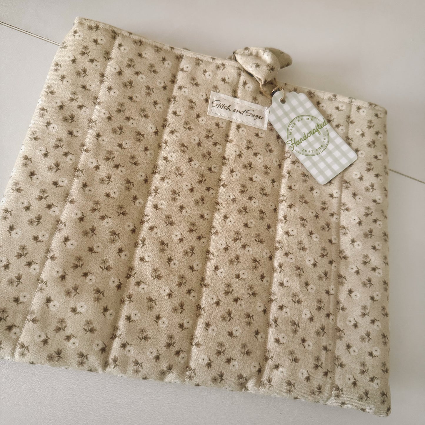 Dainty Floral Book Sleeve