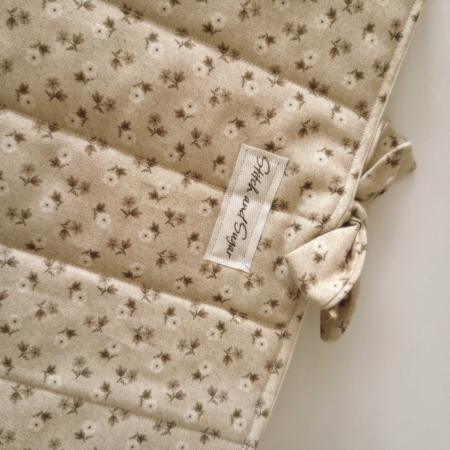 Dainty Floral Book Sleeve