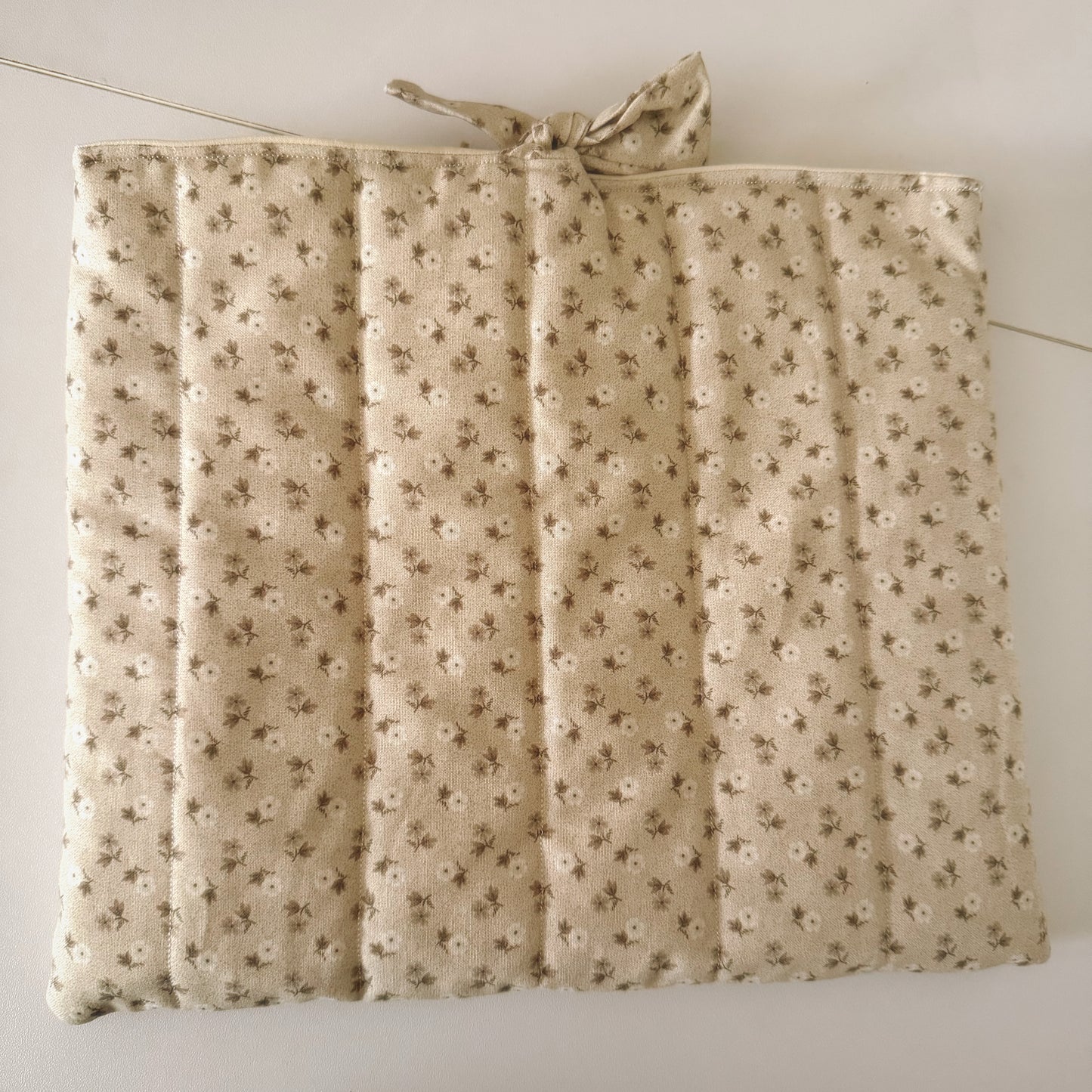 Dainty Floral Book Sleeve