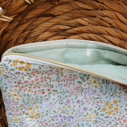 Dainty Spring Zipper Pouch